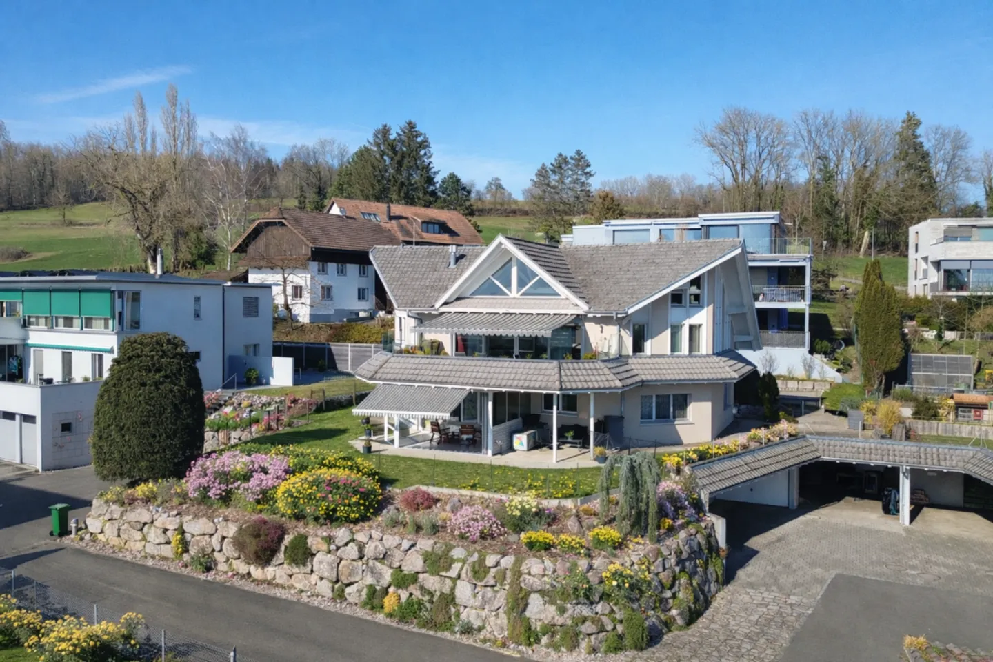 Einzigartiges Zuhause mit zwei Einheiten - Foto 1 von 12