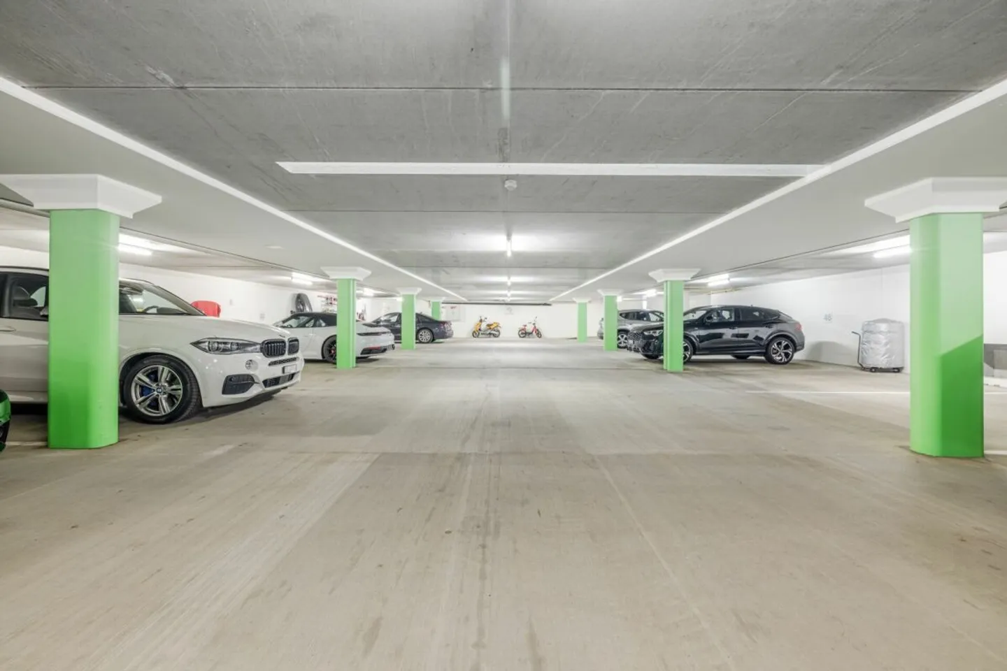 Underground parking space for self-use or as an investment property - Photo 2 of 3