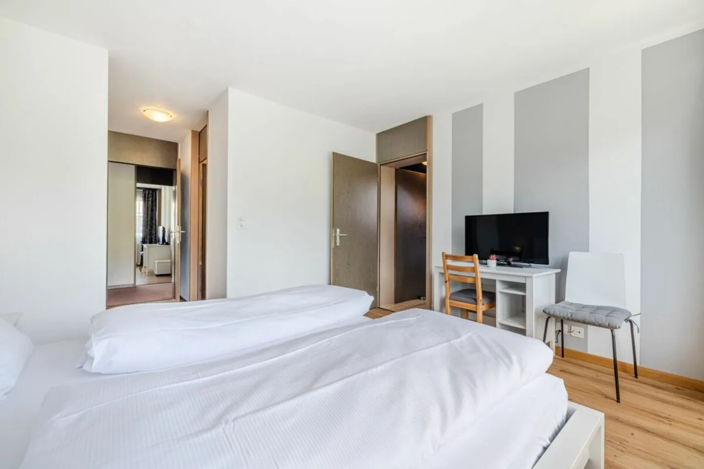 VIEL POTENZIAL AN BESTER LAGE: HOTEL TOGGENBURG MIT TRAUMAUSSICHT UND IDEALER STRUKTUR - Foto 11 von 13