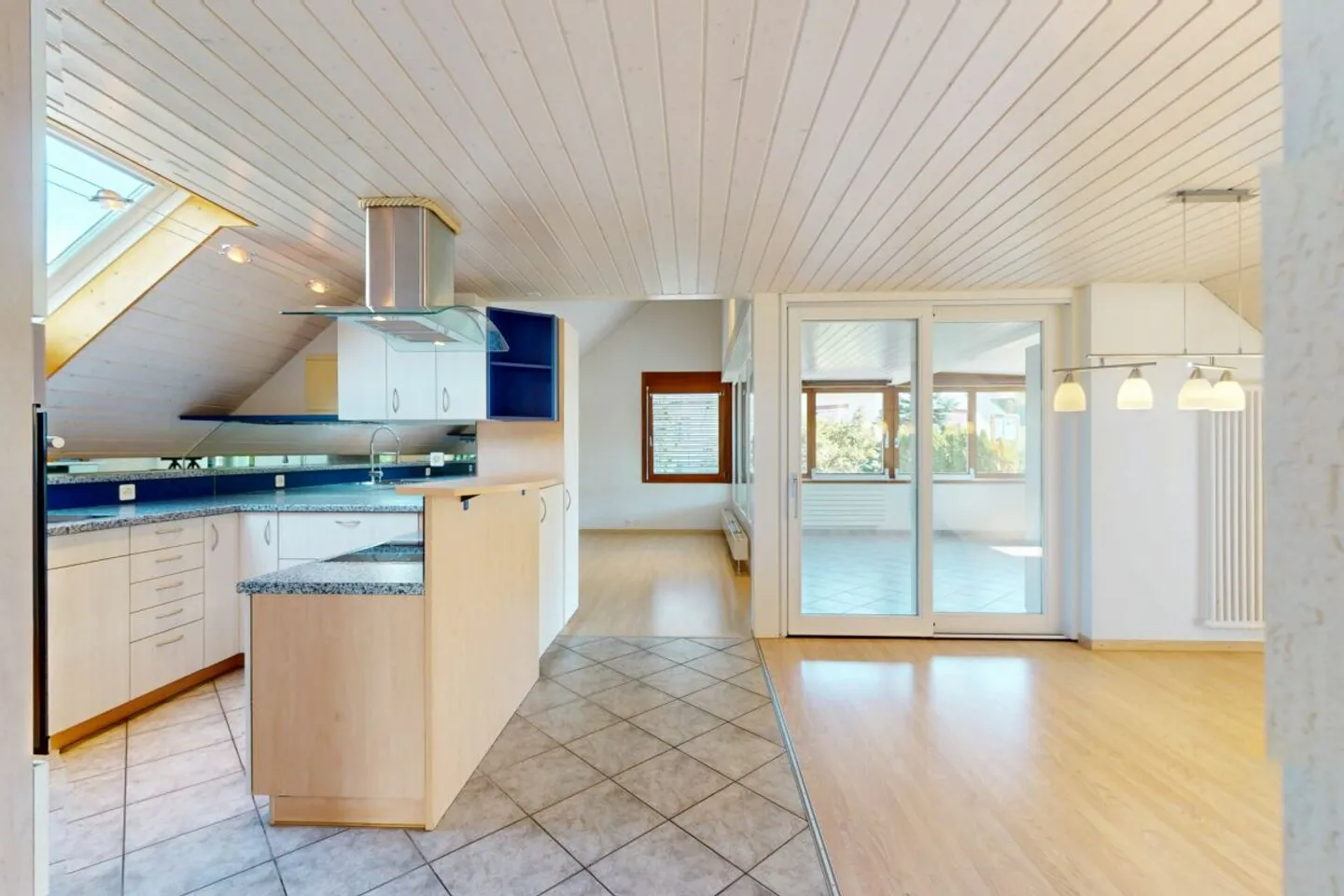 Appartement exceptionnel de 3,5 pièces avec beaucoup de charme et 2 terrasses - Photo 3 sur 13