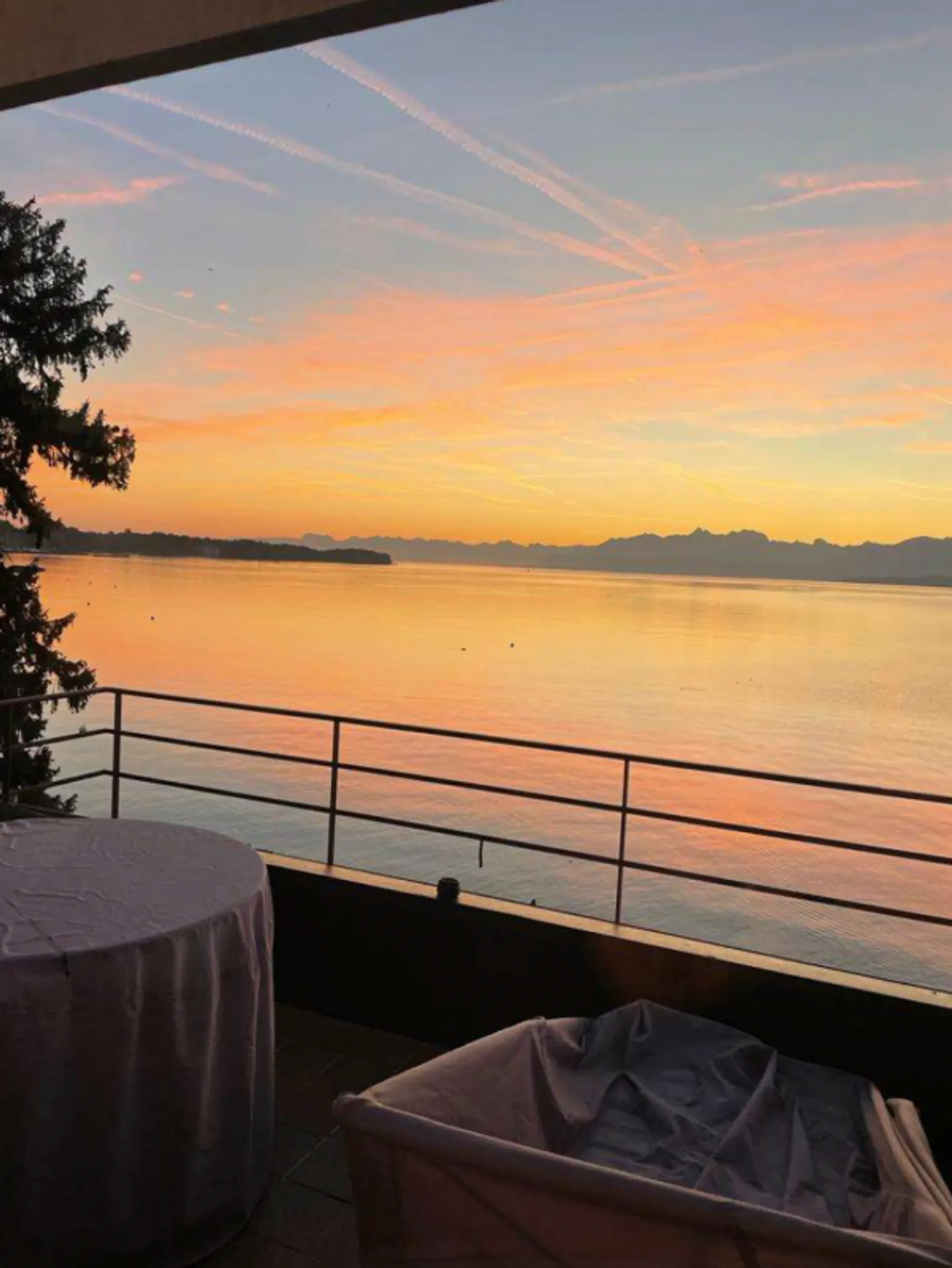 Piedi nell'acqua a Nyon - Foto 13 di 13