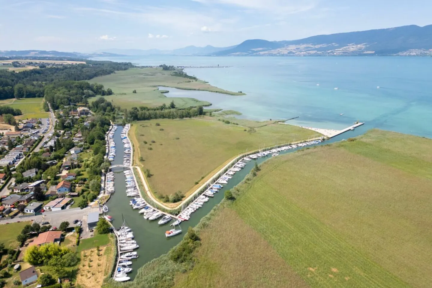 Beau bungalow de 3,5 pièces dans un emplacement calme à Caravaning Gletterens - Photo 11 sur 13