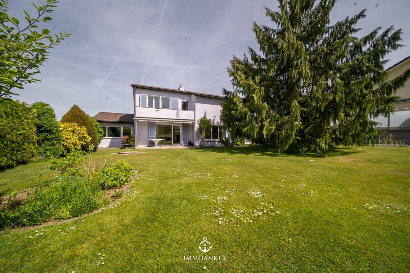 Affascinante casa unifamiliare di 7 stanze con giardino, terrazza e potenziale per appartamento indipendente a Uzwil - Foto 12 di 13