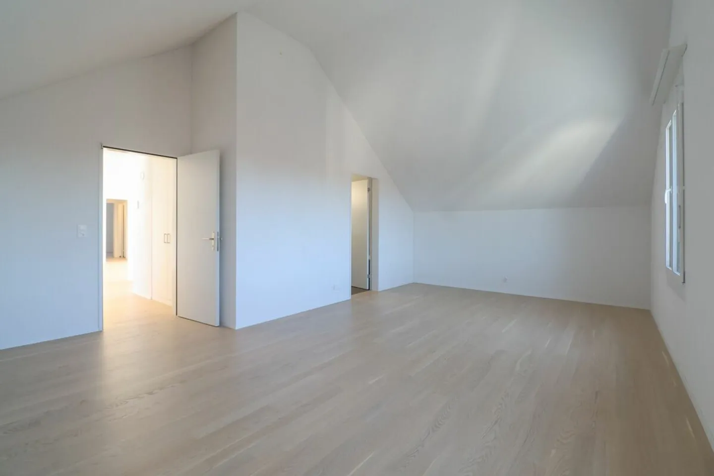 Moderno appartamento attico di 4½ locali con ascensore direttamente nell'appartamento - senza barriere a Künten AG - Foto 8 di 11