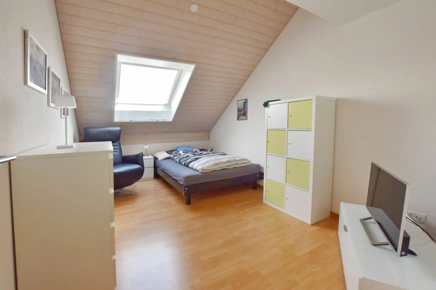 Appartement mansardé de 4.5 pièces avec grenier aménagé - Photo 8 sur 12