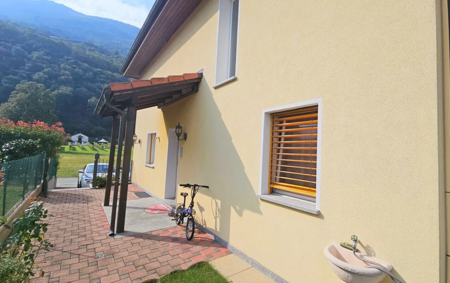 Charming Detached House with Garden - Foto 3 di 13