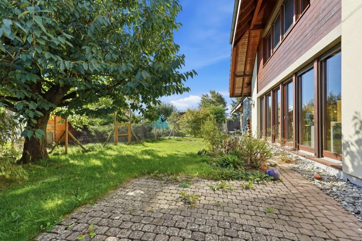 Spacious Semi-Detached Family House with Plenty of Space and Conservatory - Photo 12 of 13