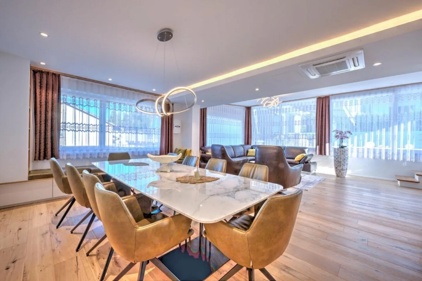 Vivre généreusement, utiliser de manière flexible - avec piscine et espace commercial - Photo 2 sur 12