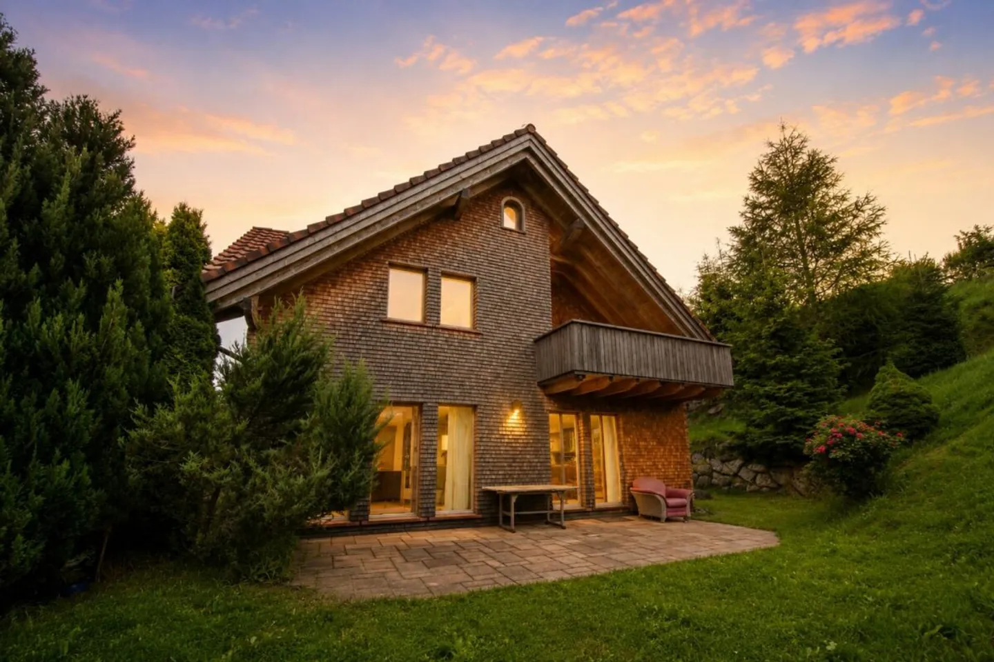 Maison en bois massif unique provenant du bois de lune - vivre sainement avec vue sur la montagne et de nombreuses possibilités d'utilisation - Photo 1 sur 13