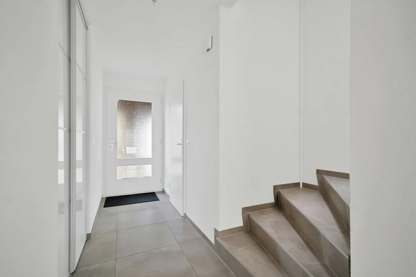 A Home to Fall in Love With - Modern 3.5-Room Attic Apartment with Charm - Photo 7 of 13