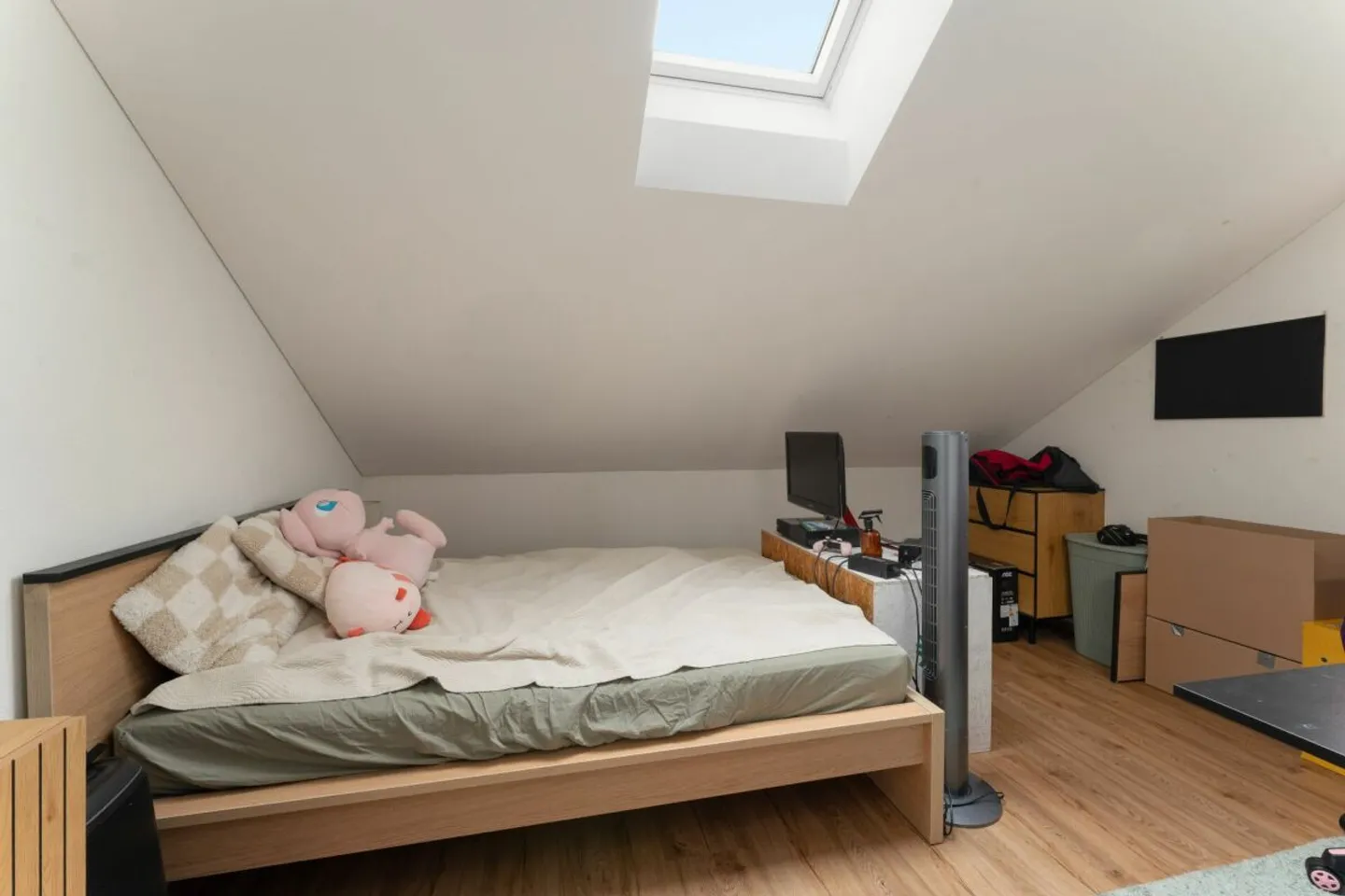 Renovated Attic Apartment - Modern Construction Standard and Living Comfort - Photo 6 of 8