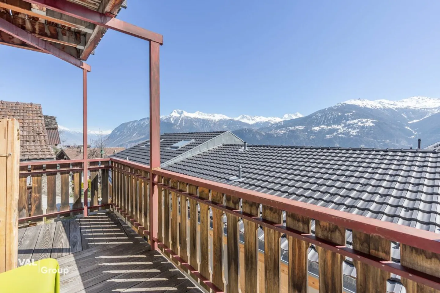 Sunny Apartment with Balcony and View of the Alps - Photo 8 of 12
