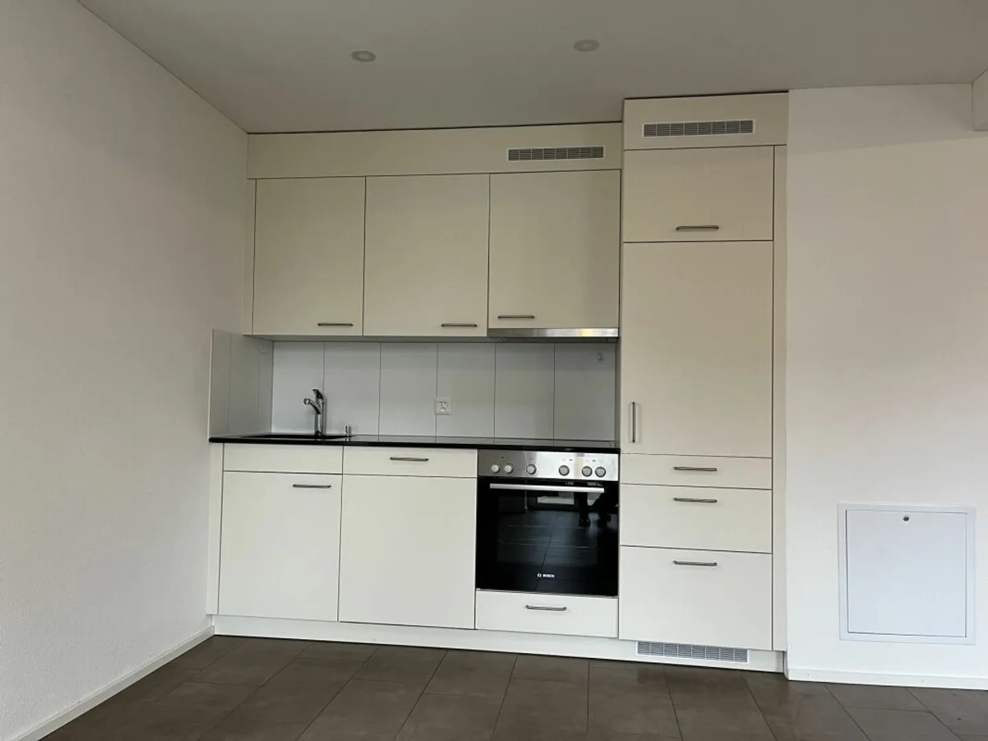 Charming 2.5 room apartment in stylish city villa - Photo 3 of 6