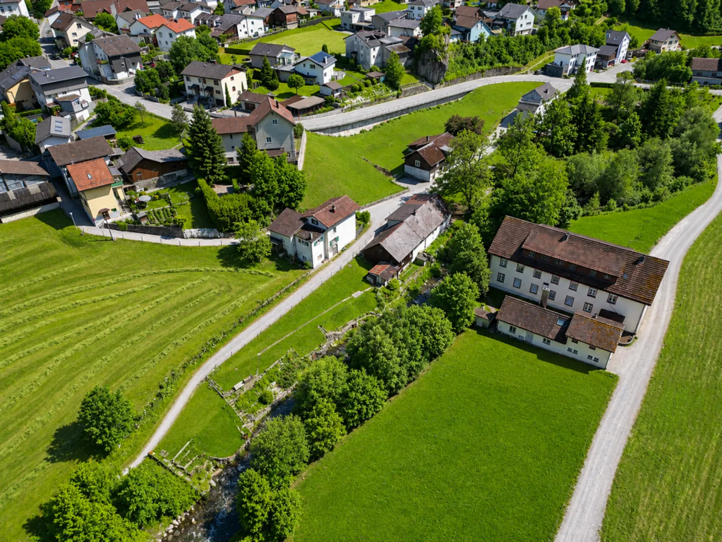 Casa bifamiliare con grande giardino in posizione tranquilla a Riedern GL - Foto 6 di 13