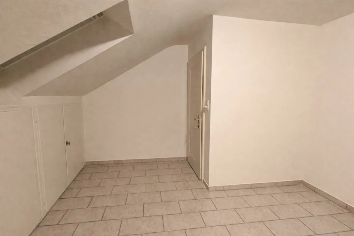 Charmantes Dachzimmer in Wettingen - Foto 3 von 5