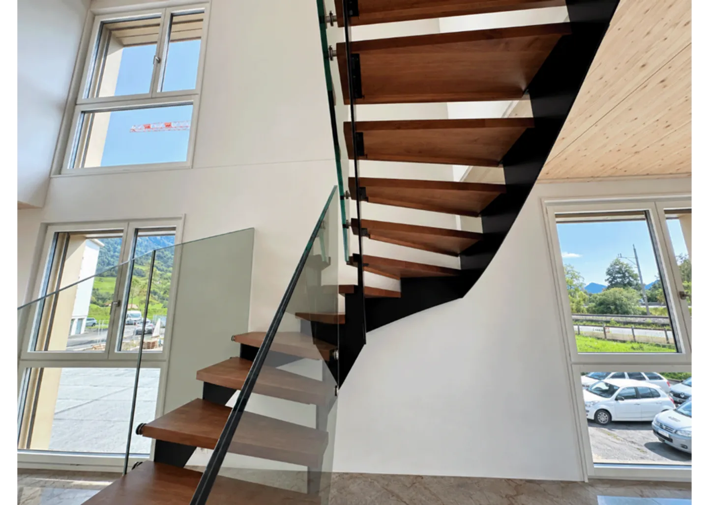 Appartement en duplex de 5,5 pièces luxueux - Photo 4 sur 13