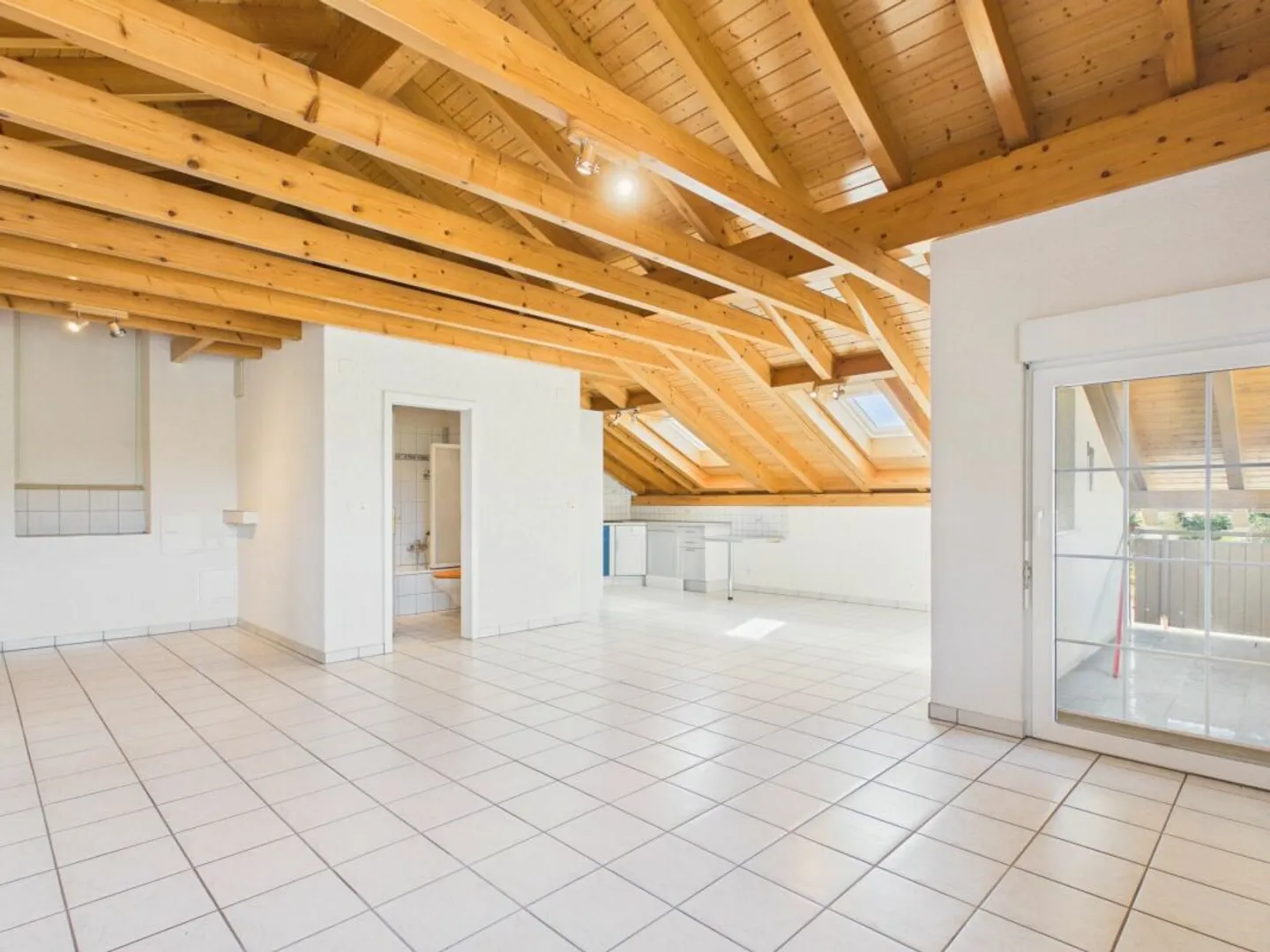 Incantevole appartamento di 2,5 locali con vista panoramica - Foto 3 di 13