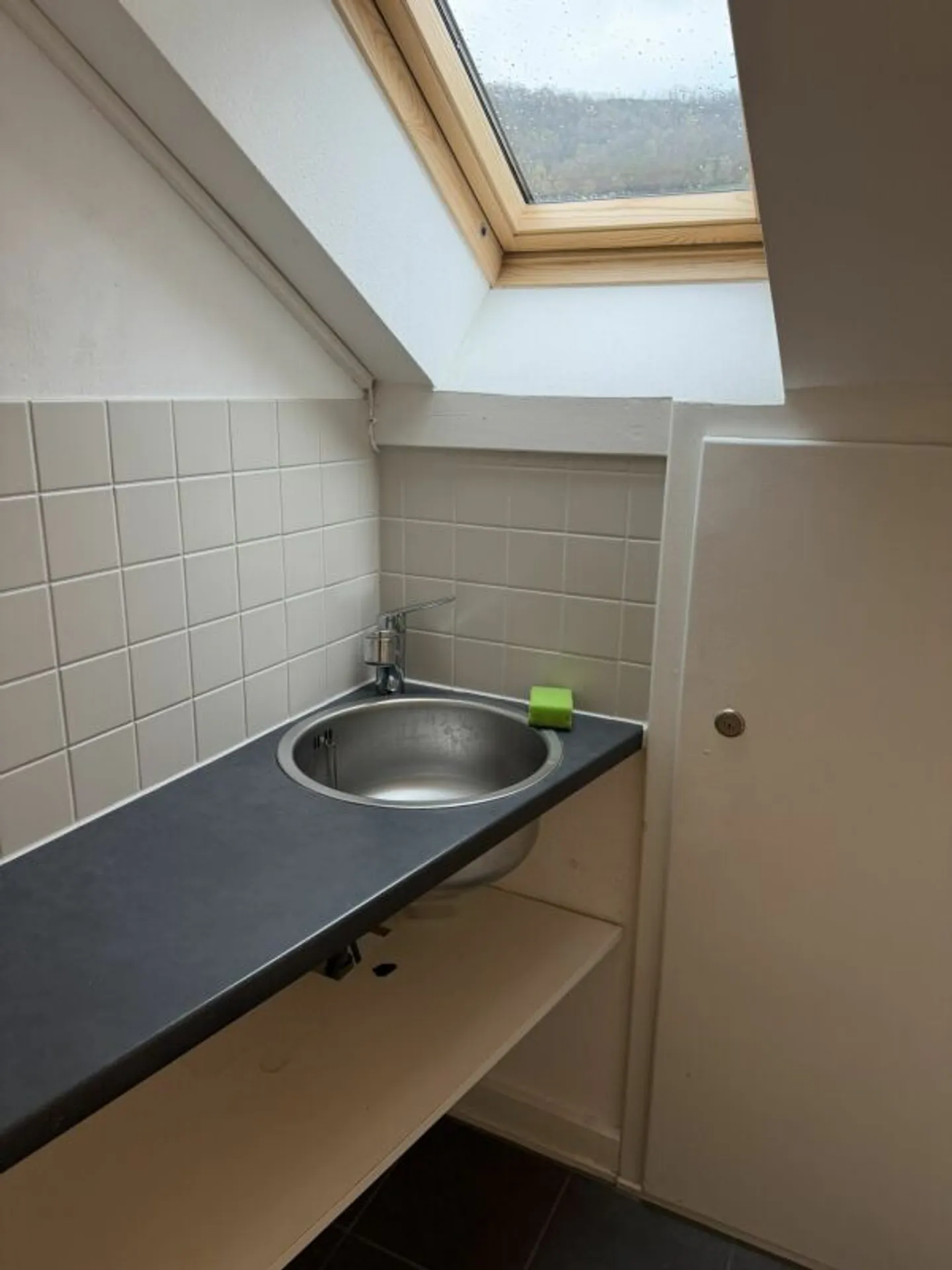 Charmantes Dachzimmer in Wettingen - Foto 5 von 5