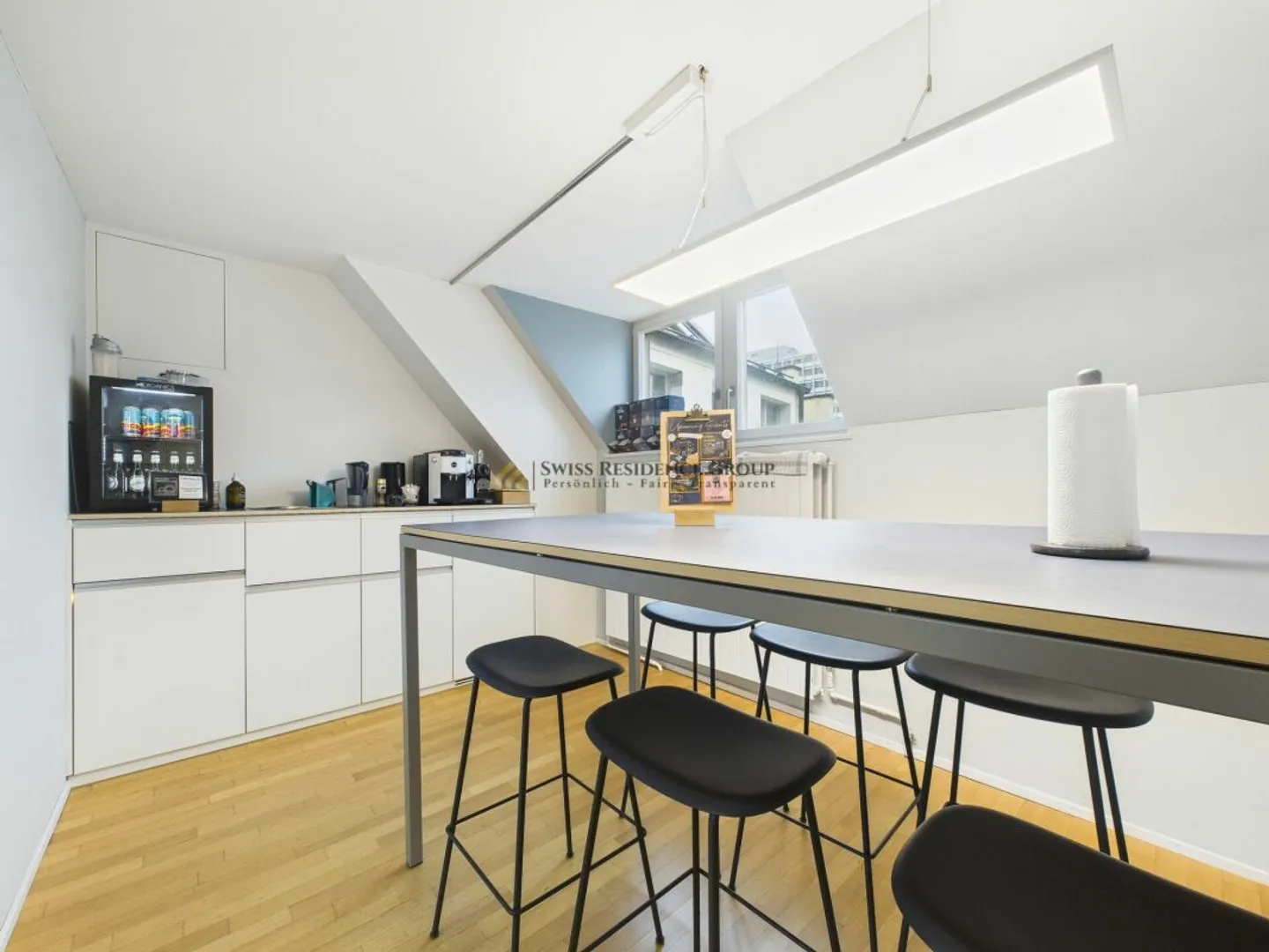 Ufficio centrale su due piani - modernamente attrezzato con vista sui tetti della città - Foto 9 di 11