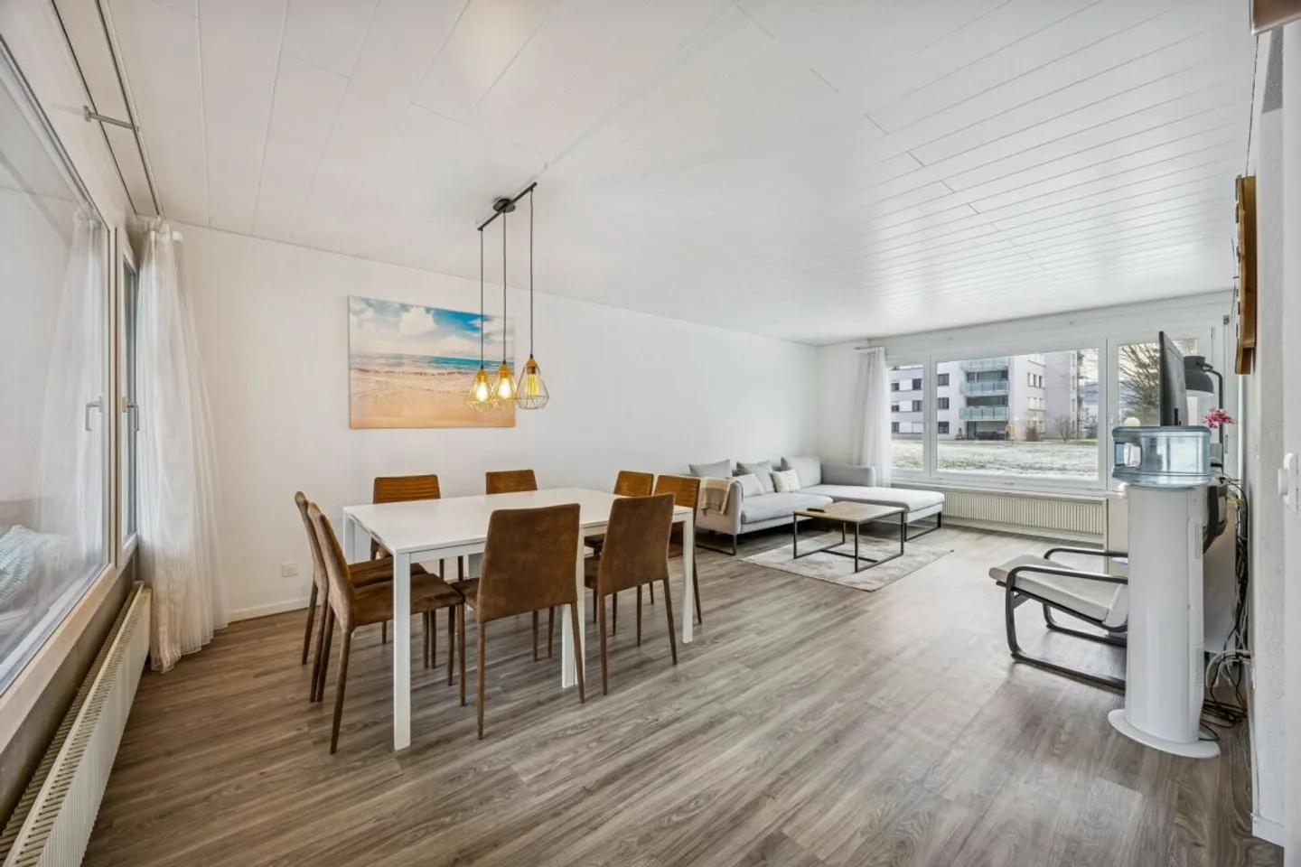 4-room apartment in a family-friendly neighborhood - Photo 1 of 13