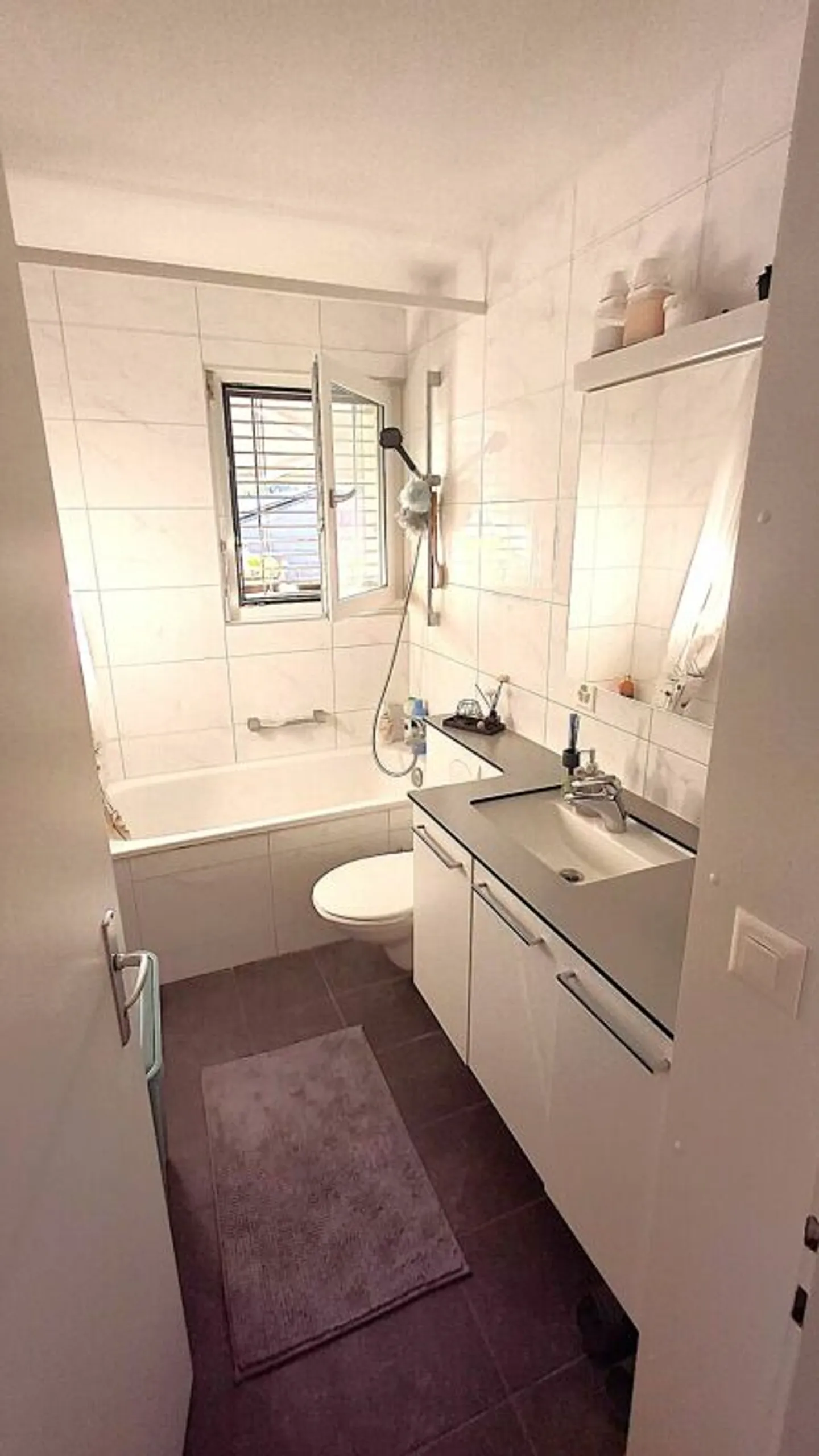 Bright and well-maintained apartment in an attractive location - Photo 6 of 7
