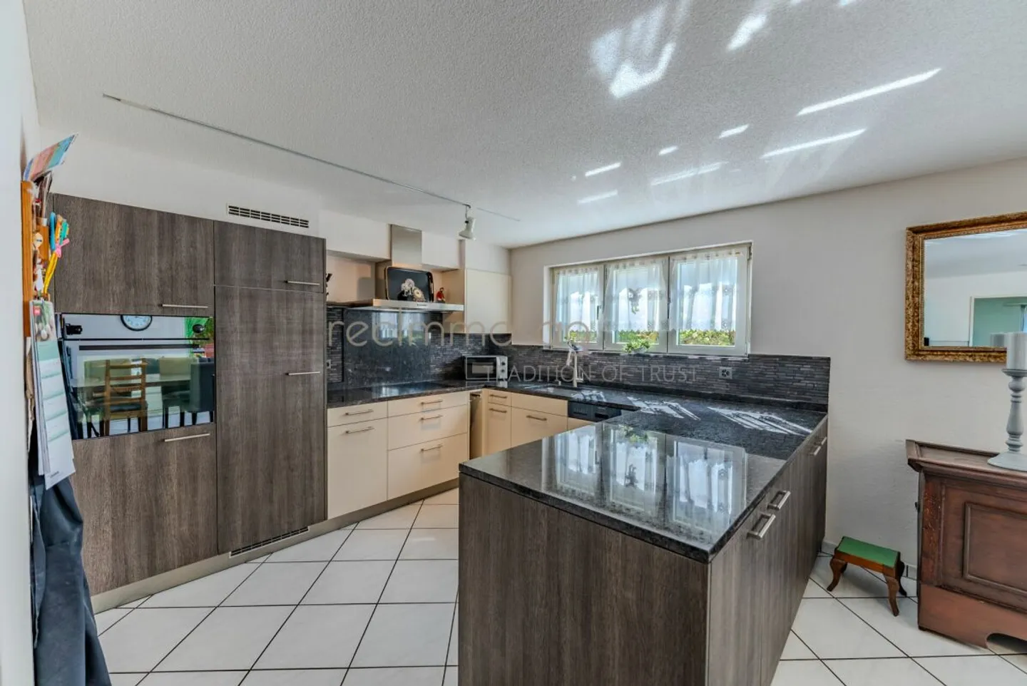 Exclusive 4.5-room garden apartment with spacious outdoor area - Photo 2 of 13