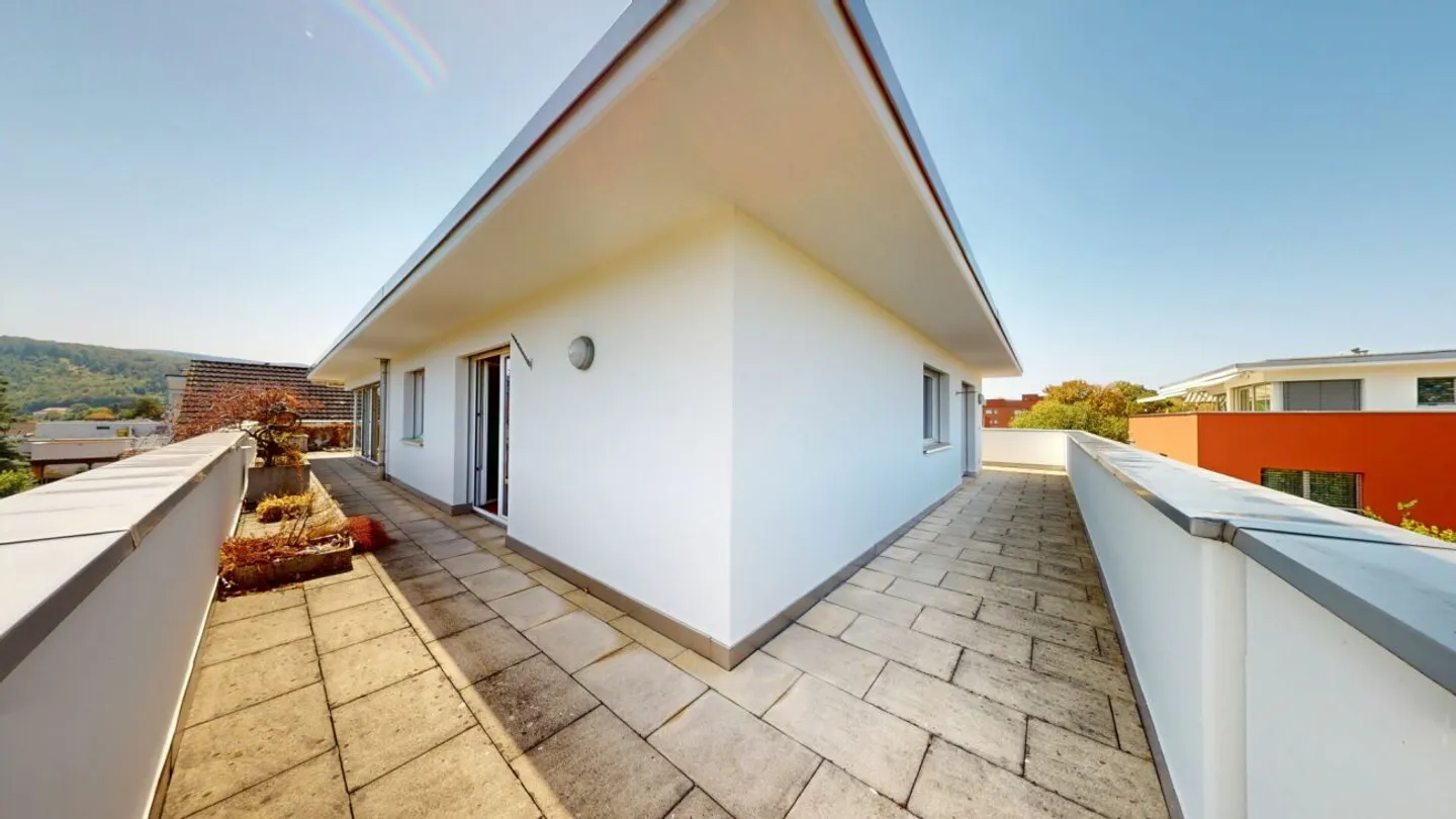 Ready for immediate occupancy - bright penthouse apartment in Aesch BL - Photo 11 of 13