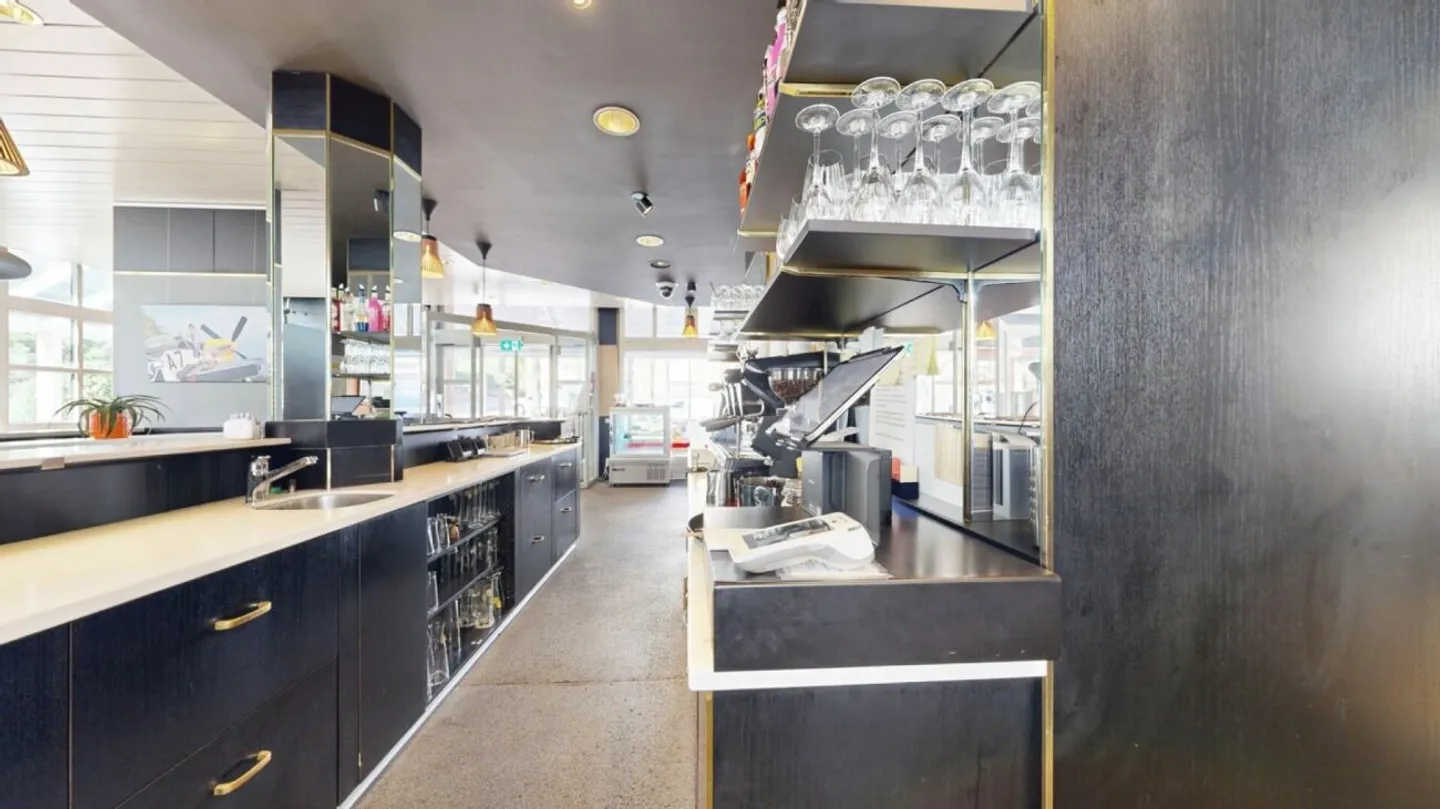 Gastro- /Commercial Property in the Center of Burgdorf - Photo 10 of 13