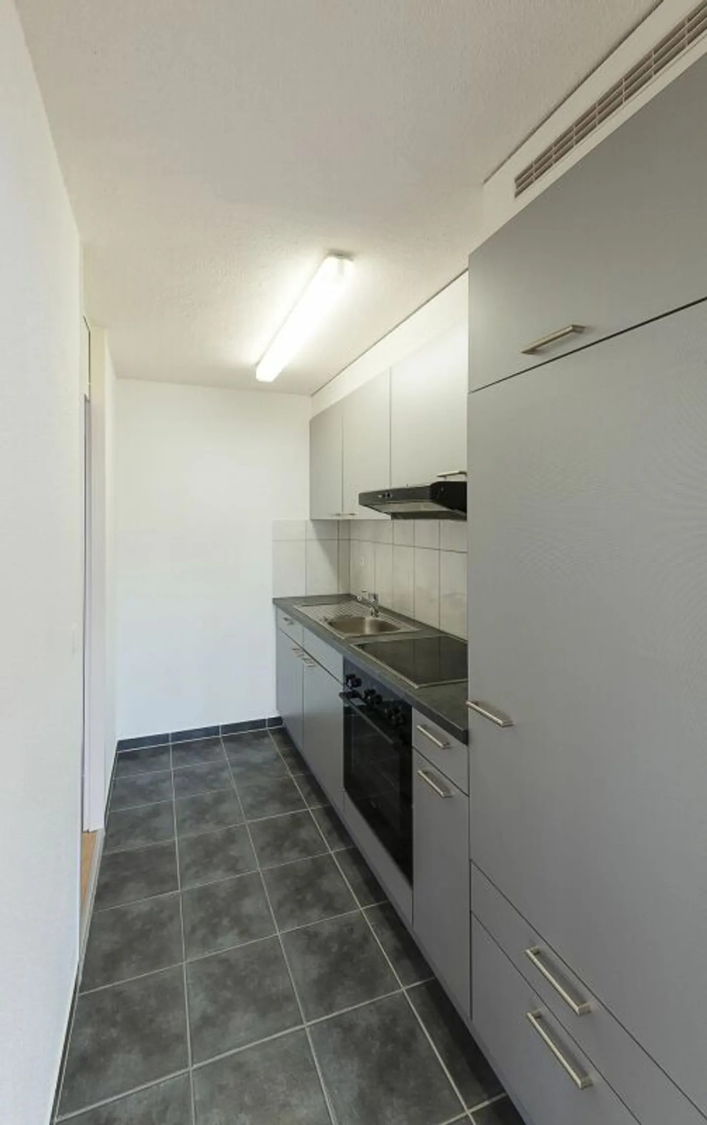 appartamento luminoso di 2,5 stanze con arredi moderni - Foto 4 di 5