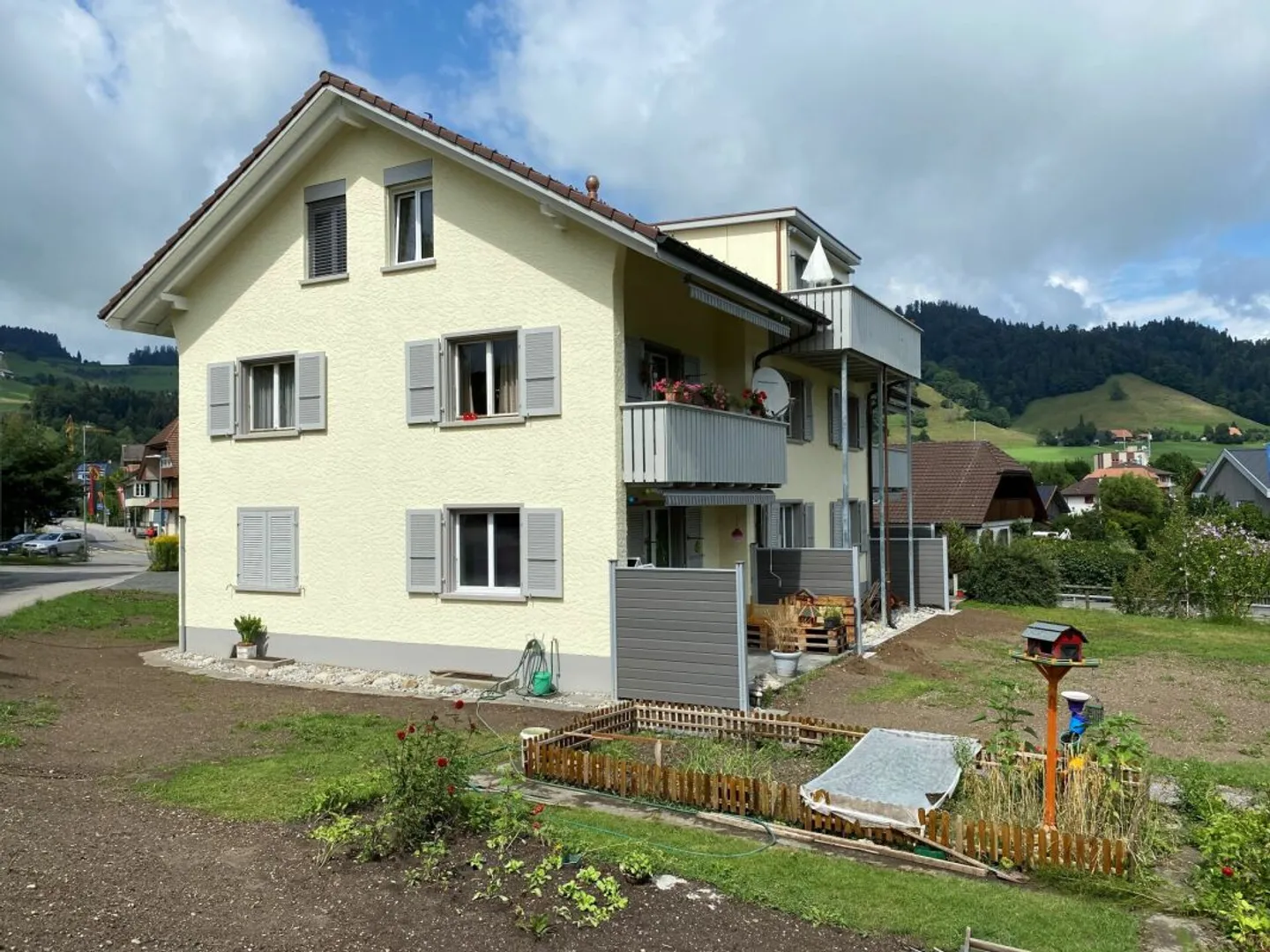Helle 3-Zimmer-Wohnung mit Sitzplatz - Foto 1 von 8