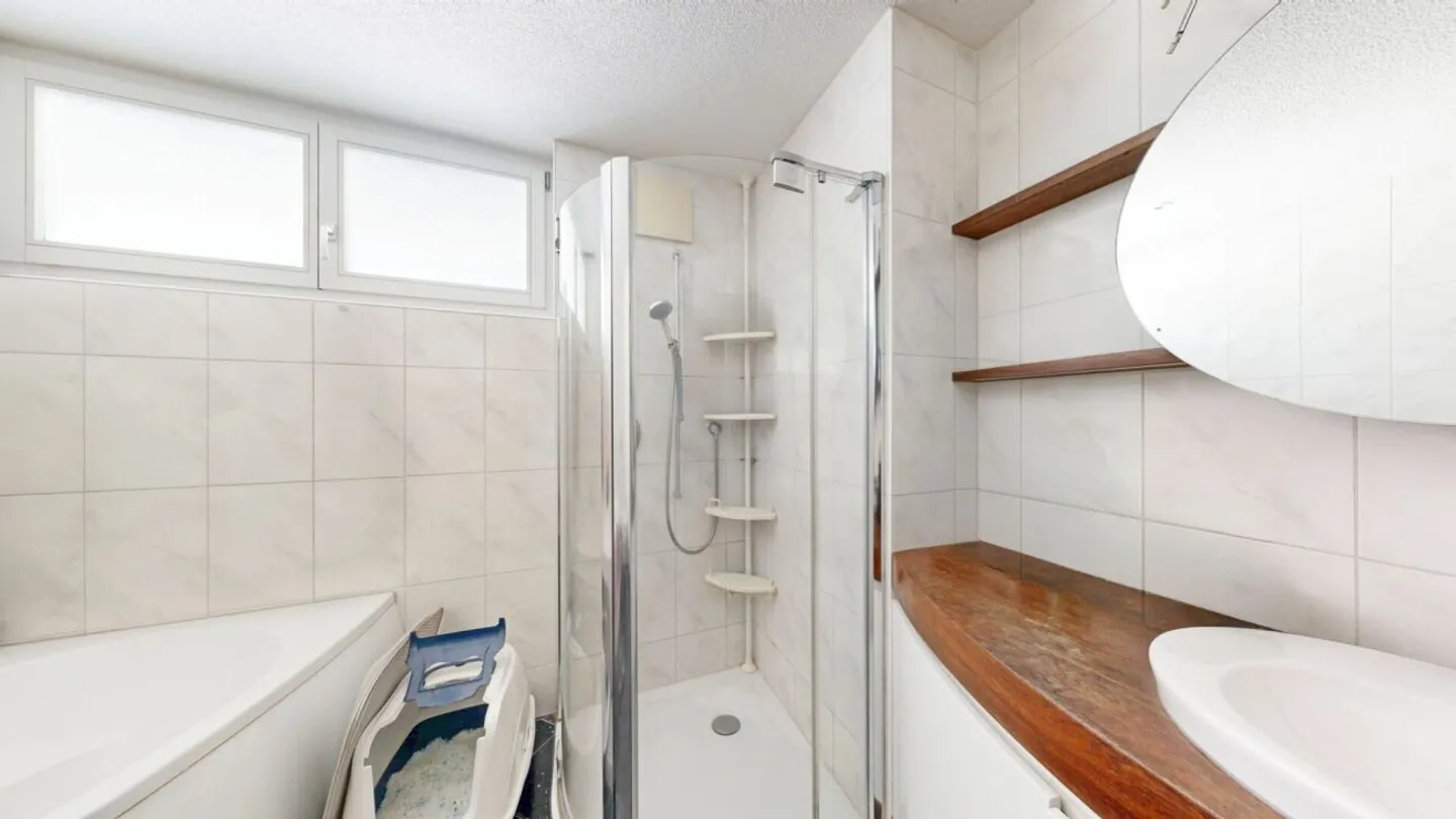 Moderne Wohnung mit Atelier in Neuenegg - Foto 8 von 13