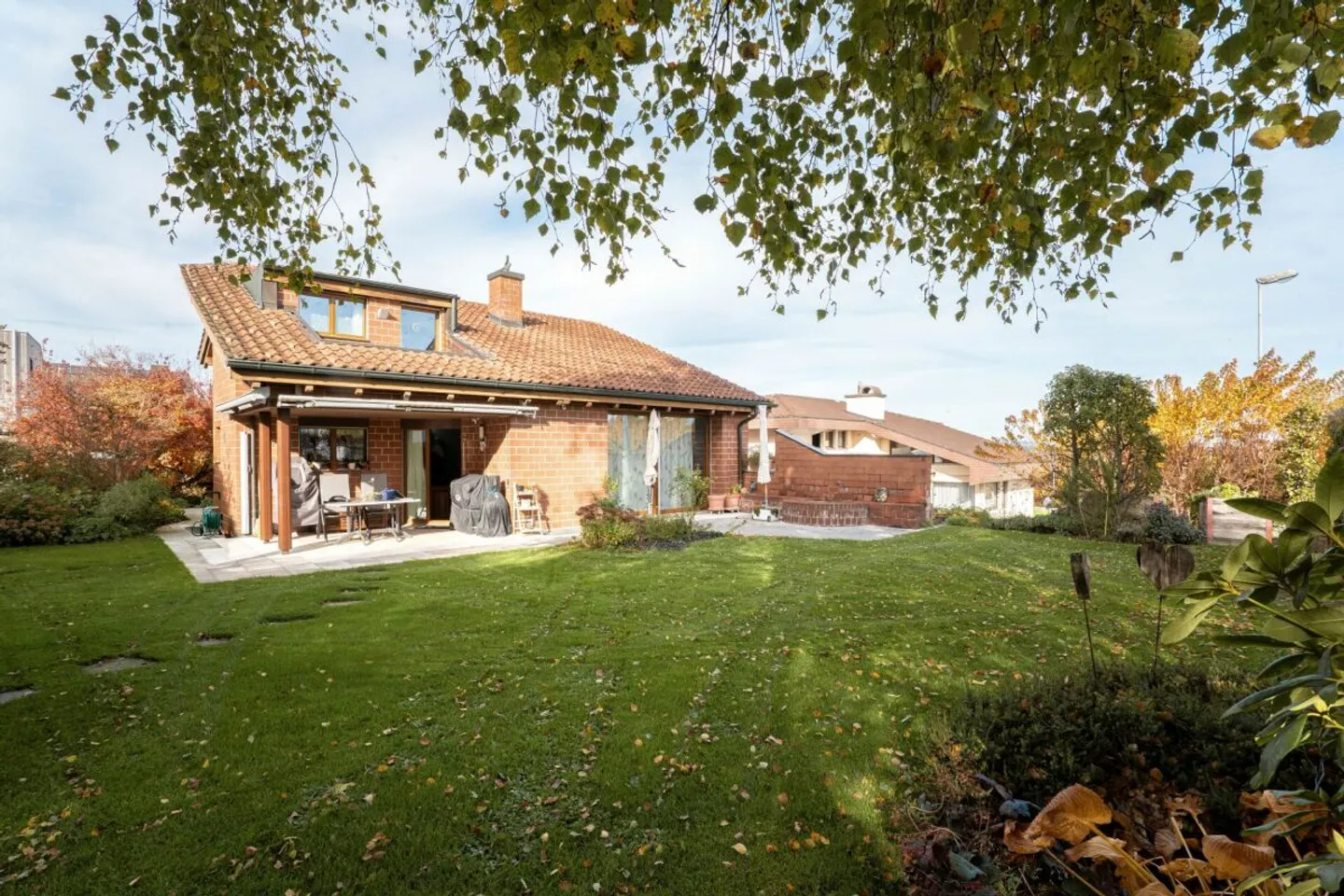 Casa unifamiliare con un giardino incantevole - Foto 1 di 10