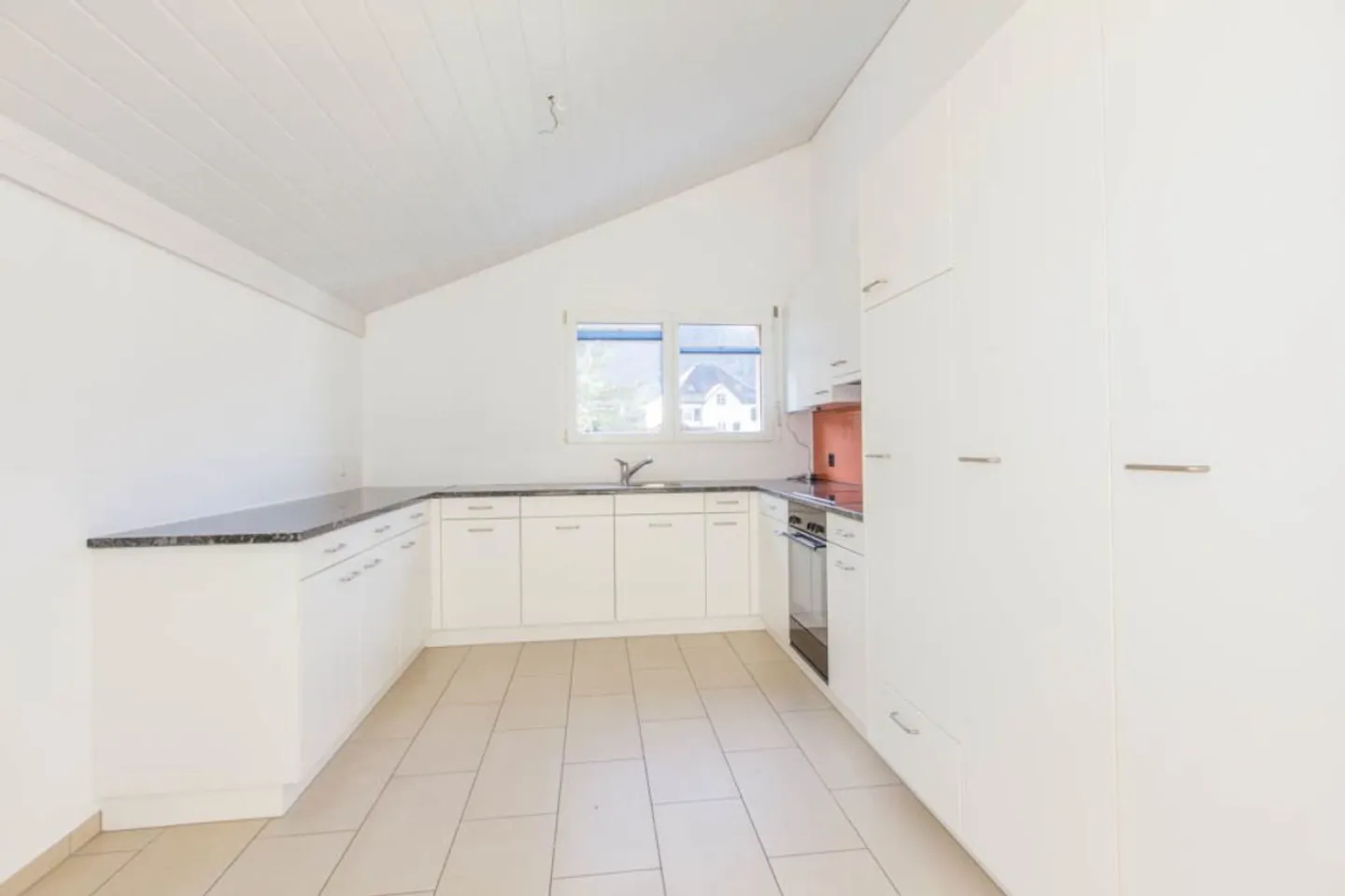 Appartement en attique attrayant et lumineux avec vue - Photo 5 sur 13