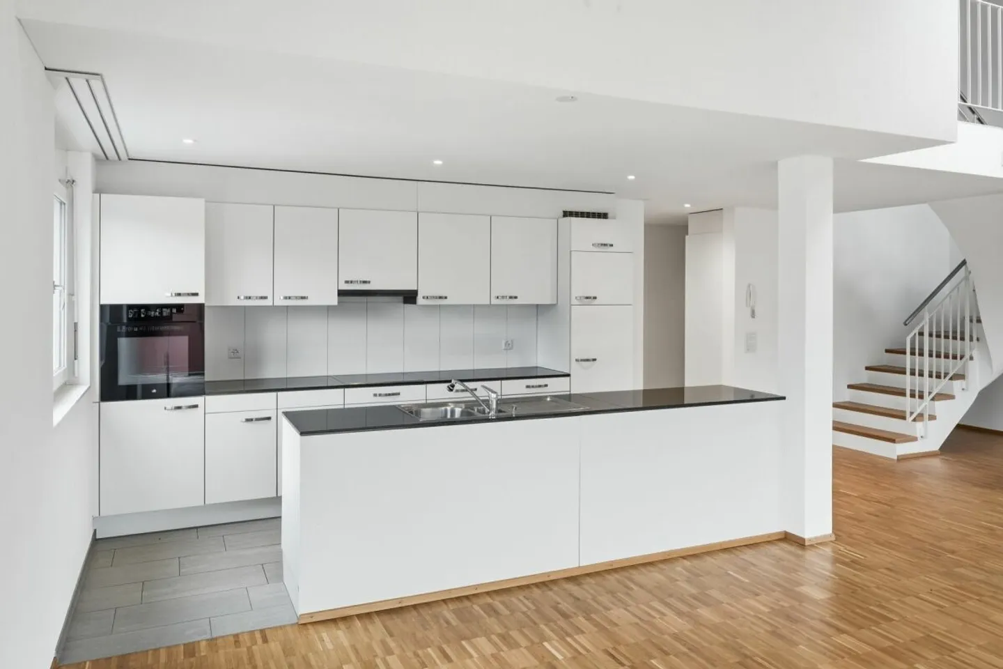 Appartement en Maisonette de 5,5 pièces lumineux en emplacement central - Photo 10 sur 13