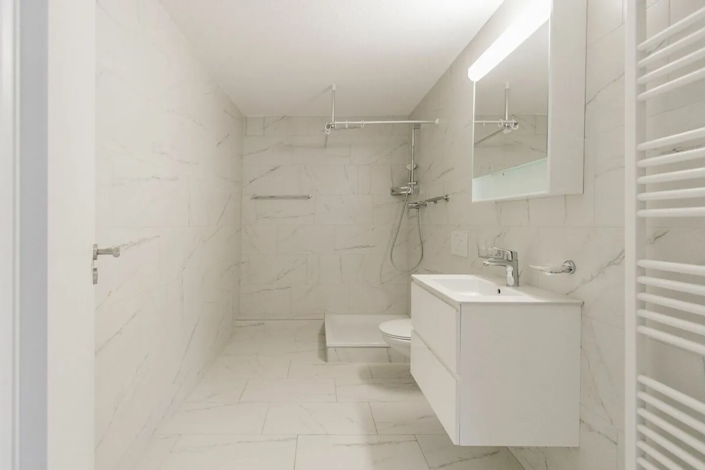 An Top-Lage: Mehrfamilienhaus mit bewilligtem Ausbaupotenzial - Foto 8 von 13