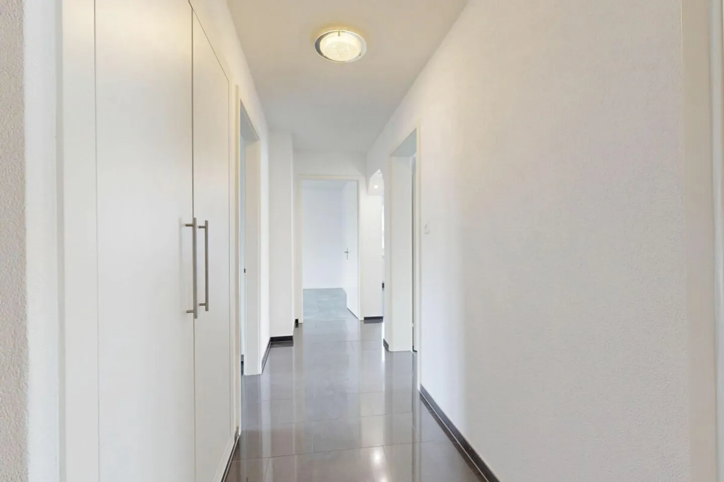 Modern condominium with many amenities - Photo 9 of 13