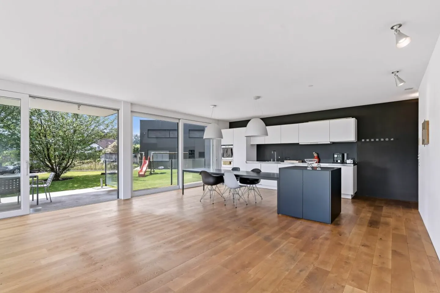 Magnifique appartement de jardin dans un quartier résidentiel très calme - Photo 2 sur 13