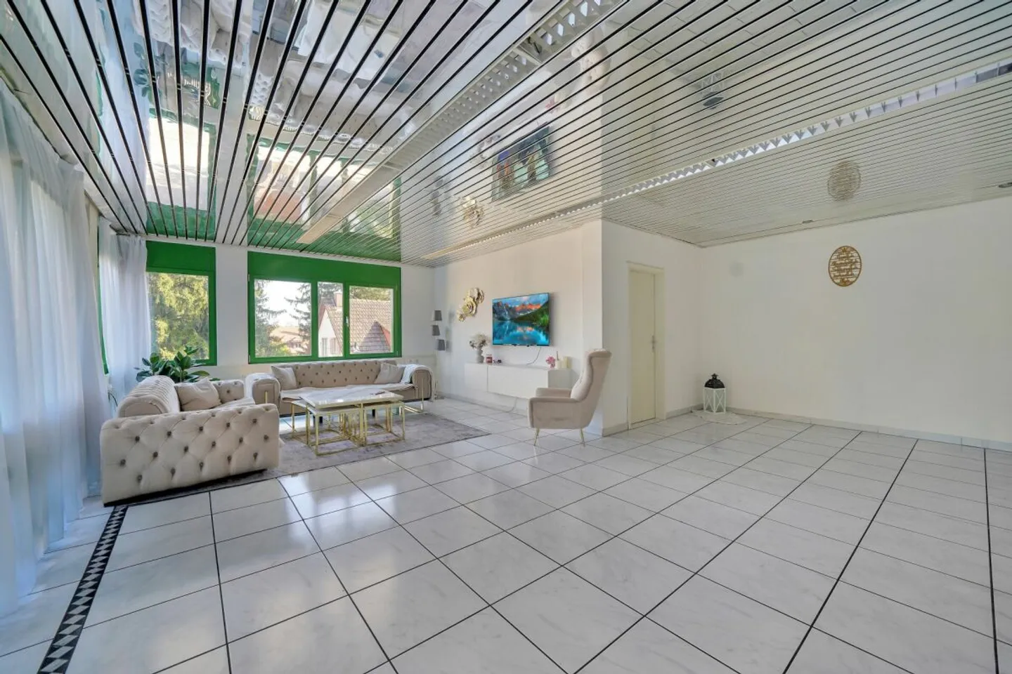 Yield of 3.66% - Renovated Multi-Family House with 5 Residential Units and Parking Garage - Photo 9 of 13