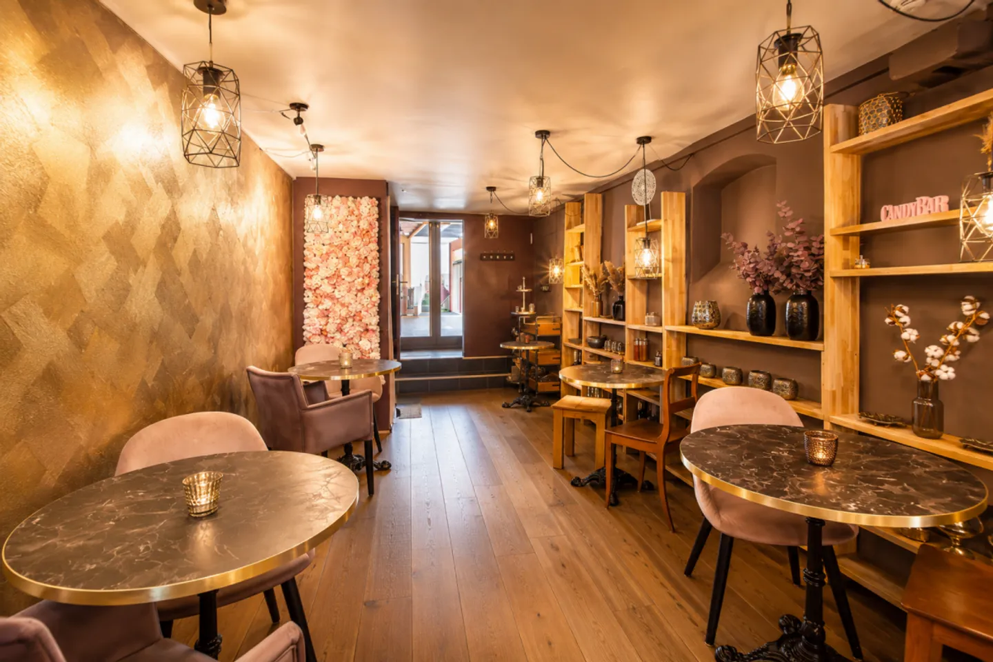 Living and Working in the Heart of Stein am Rhein - Historic Old Town House with Gastronomy Area and Walk-in Customers - Photo 10 of 13