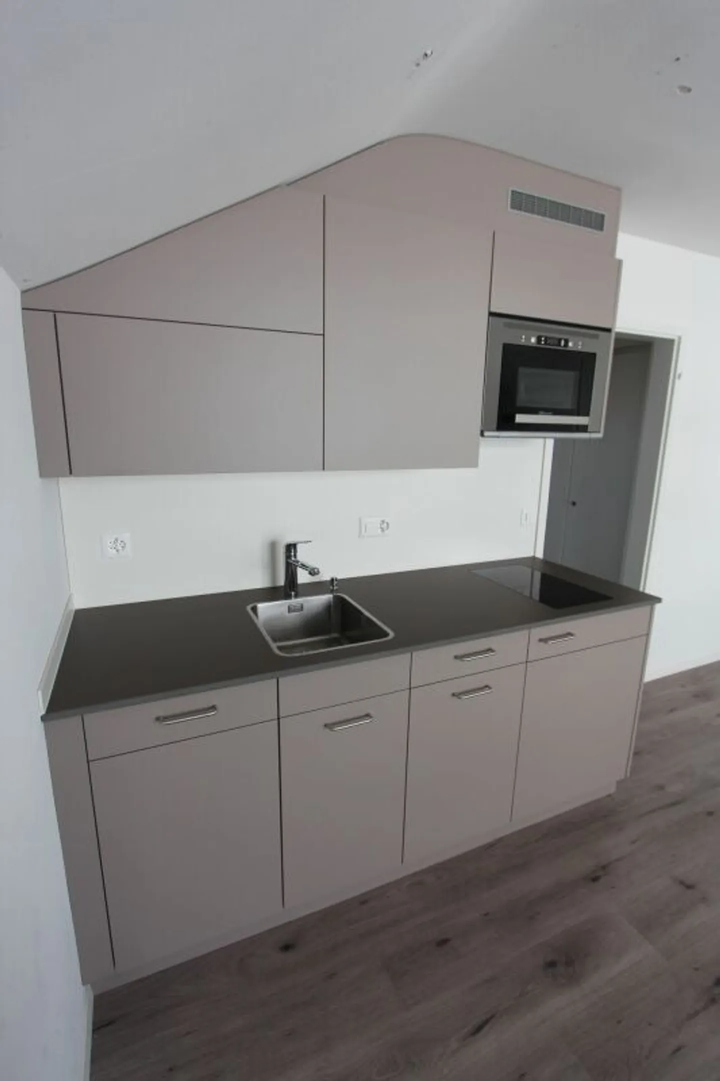 Charming Attic Apartment in Rüschlikon - Photo 1 of 5