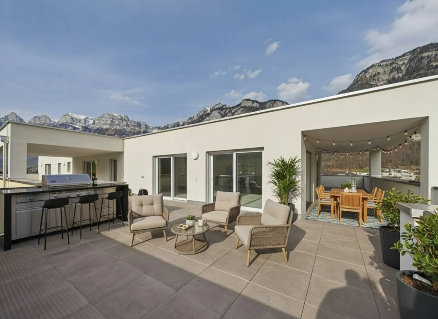 Attika-Wohntraum über den Dächern - 197 m² Terrasse mit Panorama-Bergblick - Photo 1 of 9
