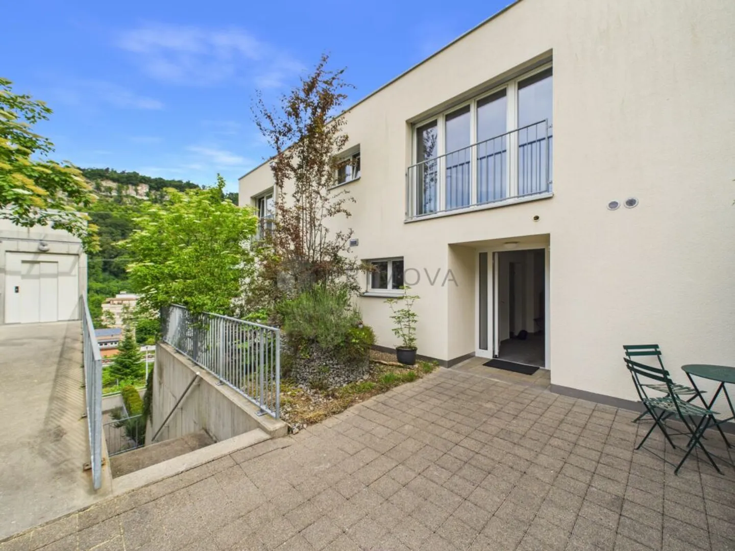 Exclusive and luxurious terrace apartment in Duggingen - Photo 10 of 11
