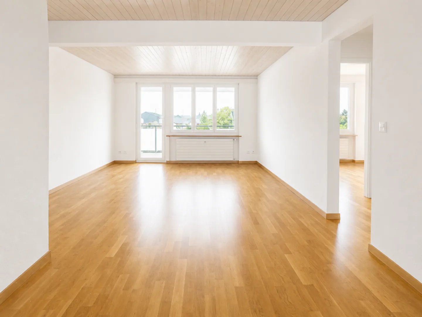 Spacious 4.5 Room Apartment with Large Balcony - Photo 3 of 9