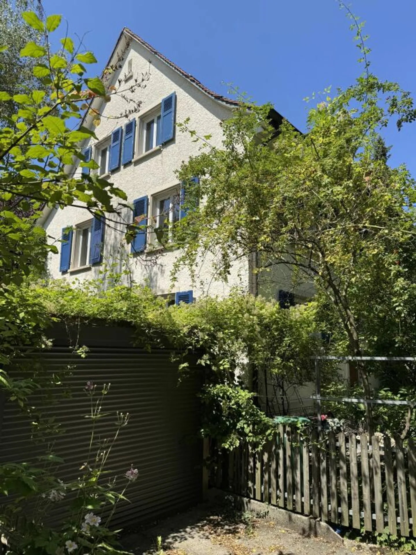 Attractive semi-detached house with garden and garage in a preferred location in Allschwil - Photo 2 of 13