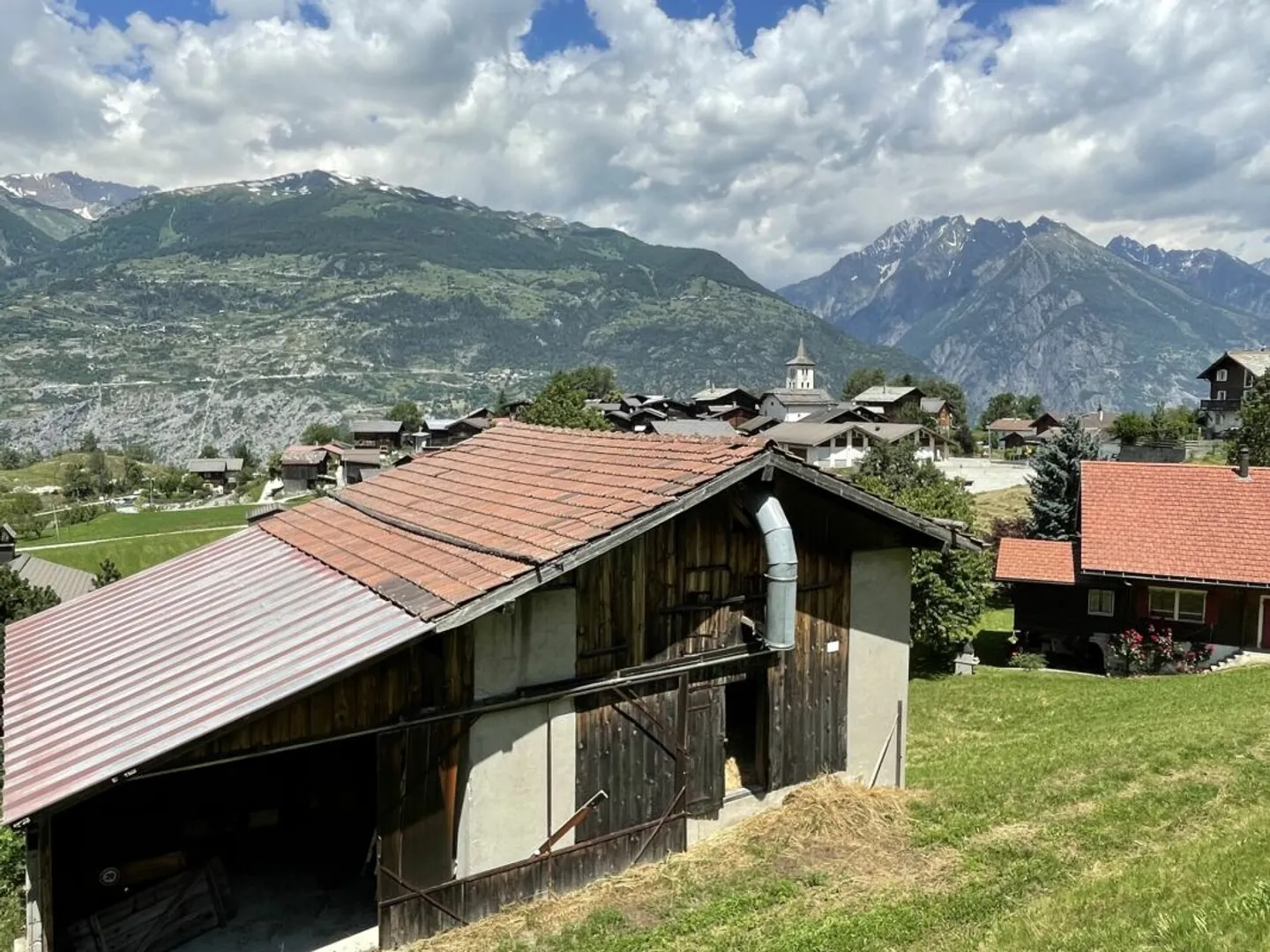 Votre projet, une opportunité unique et rare dans les Alpes valaisannes - Photo 2 sur 13