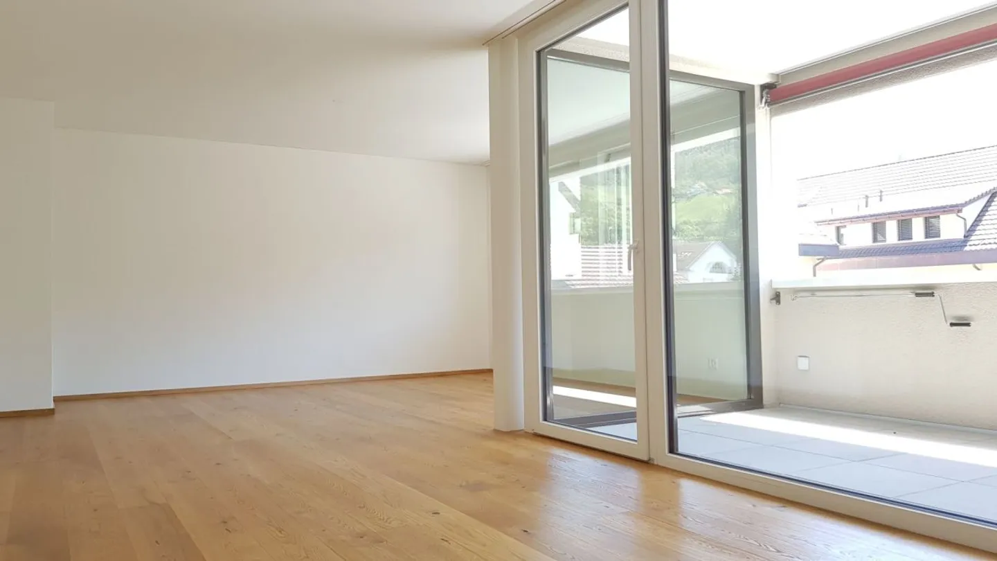 neuwertige 3 1/2-Zimmer-Wohnung mit zentraler Lage - Foto 4 von 9