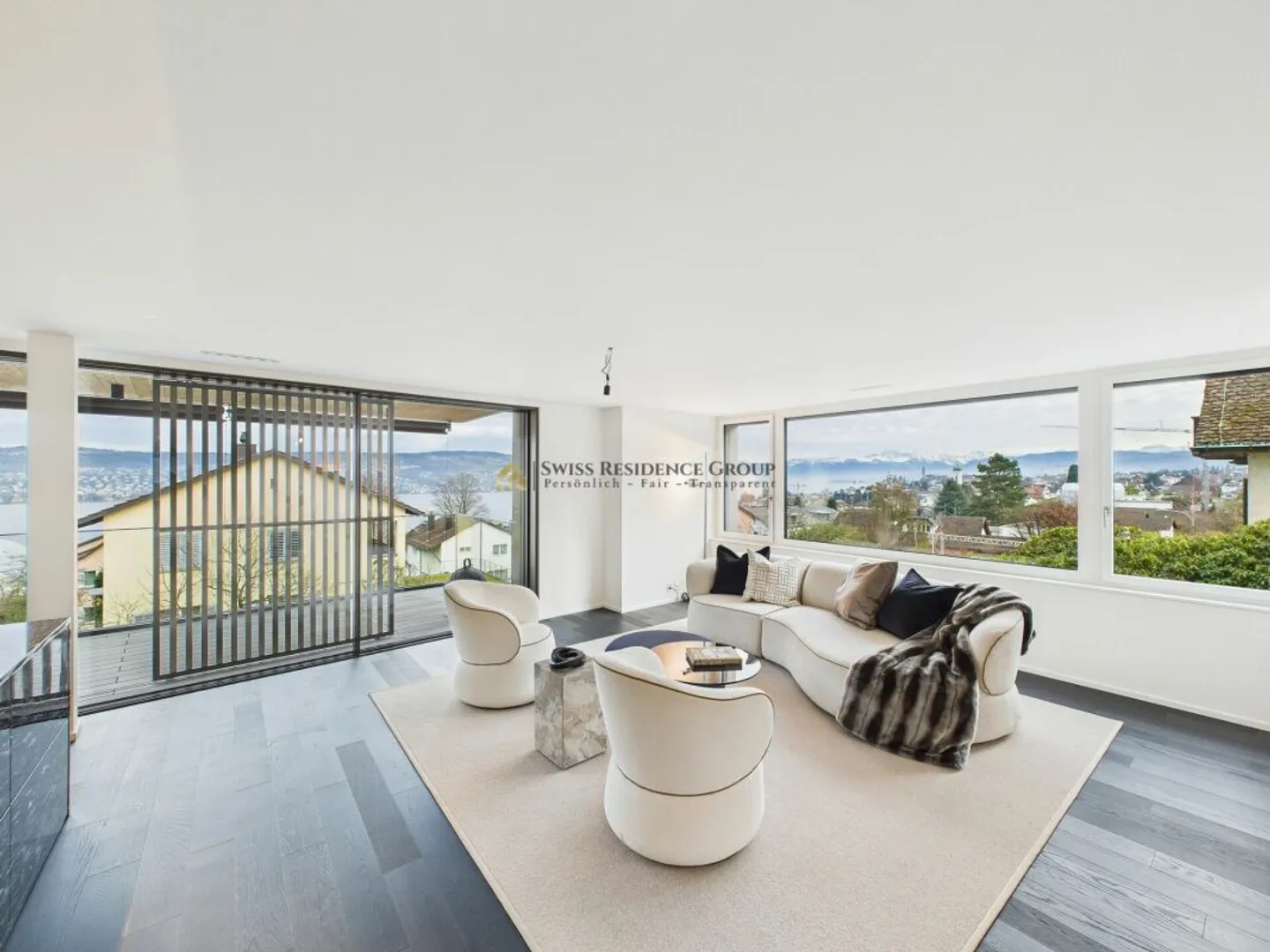 Vivere privilegiato sul lago di Zurigo con: residenza di 5,5 stanze con piscina privata, giardino, vista lago e montagna - Foto 8 di 13