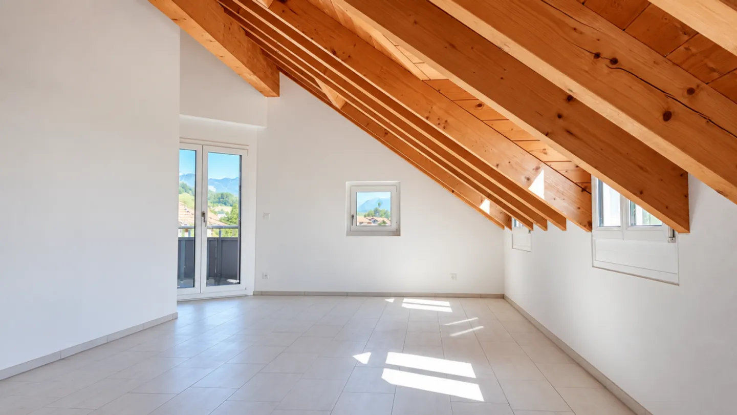 Stunning penthouse apartment with gallery and balcony in a prime location - Photo 2 of 10