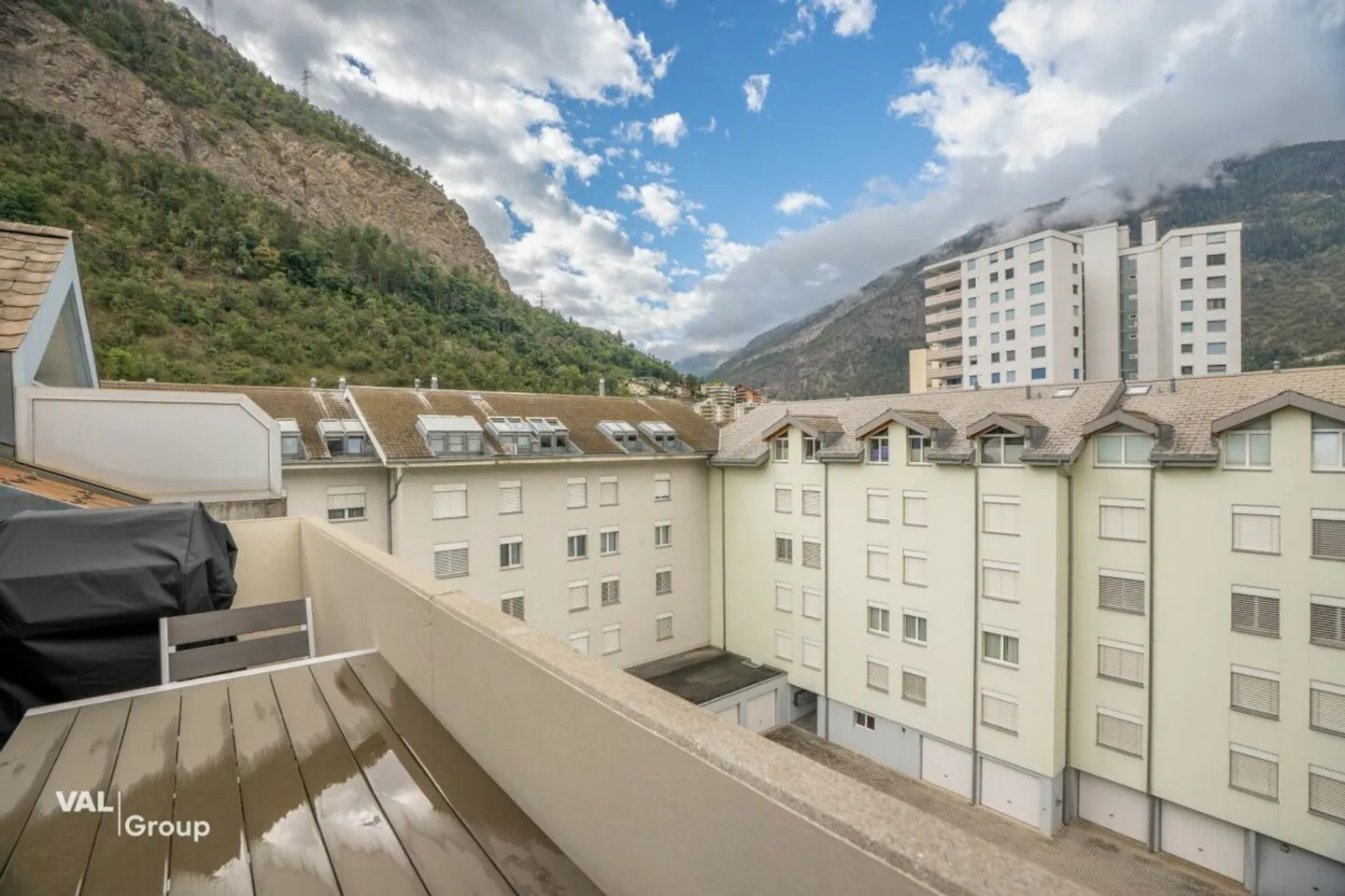 Character, Light and Mountain View: 4½-room attic apartment in the center of Visp - Photo 11 of 13