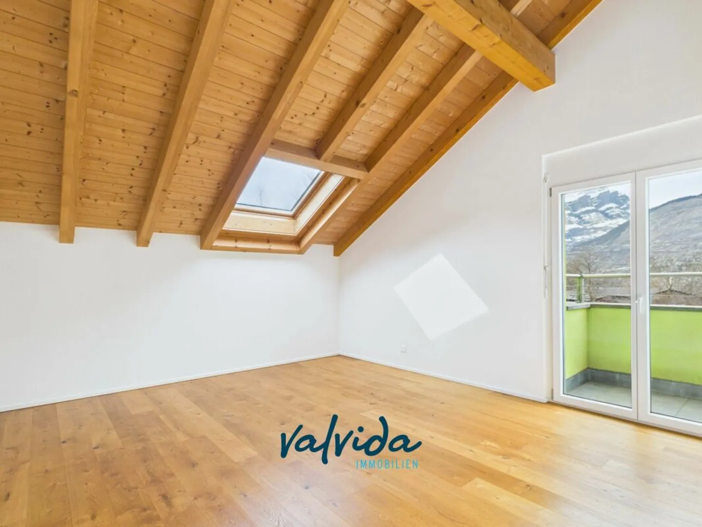 Living above the rooftops - comfort and privacy combined - Photo 4 of 9